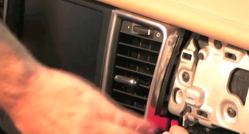 DIY – Panamera Center vent removal