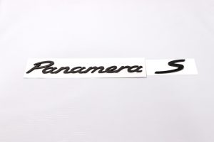 Black Panamera S emblem